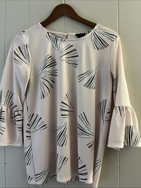 Women’s Light Pink Patterned Bell-Sleeve Top